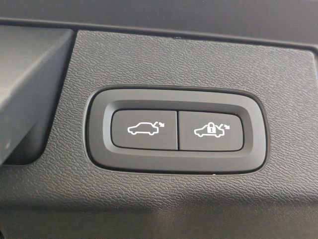 New 2026 Volvo XC60 T8 Core image 15