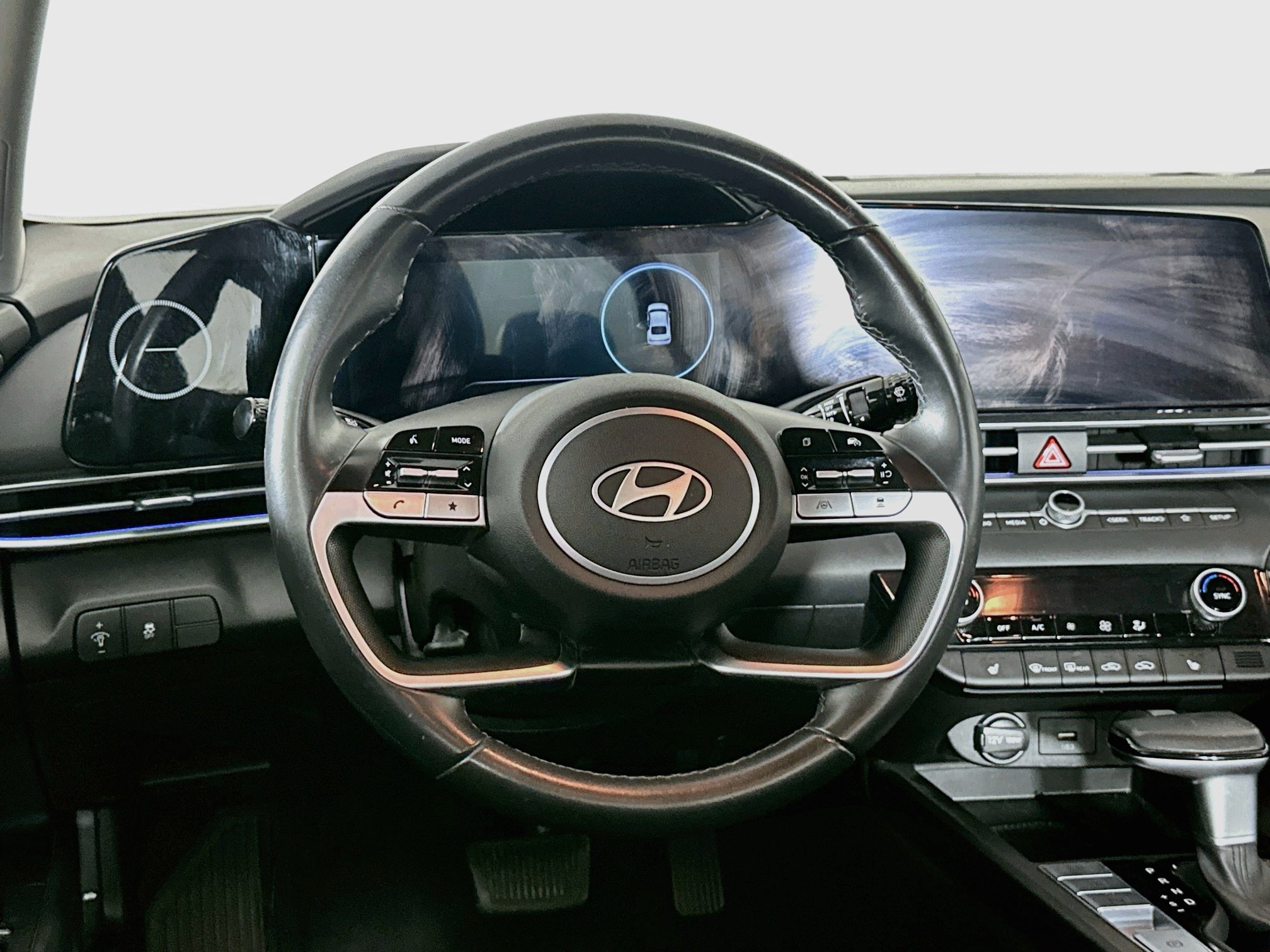 Used 2024 Hyundai Elantra Limited FWD image 18