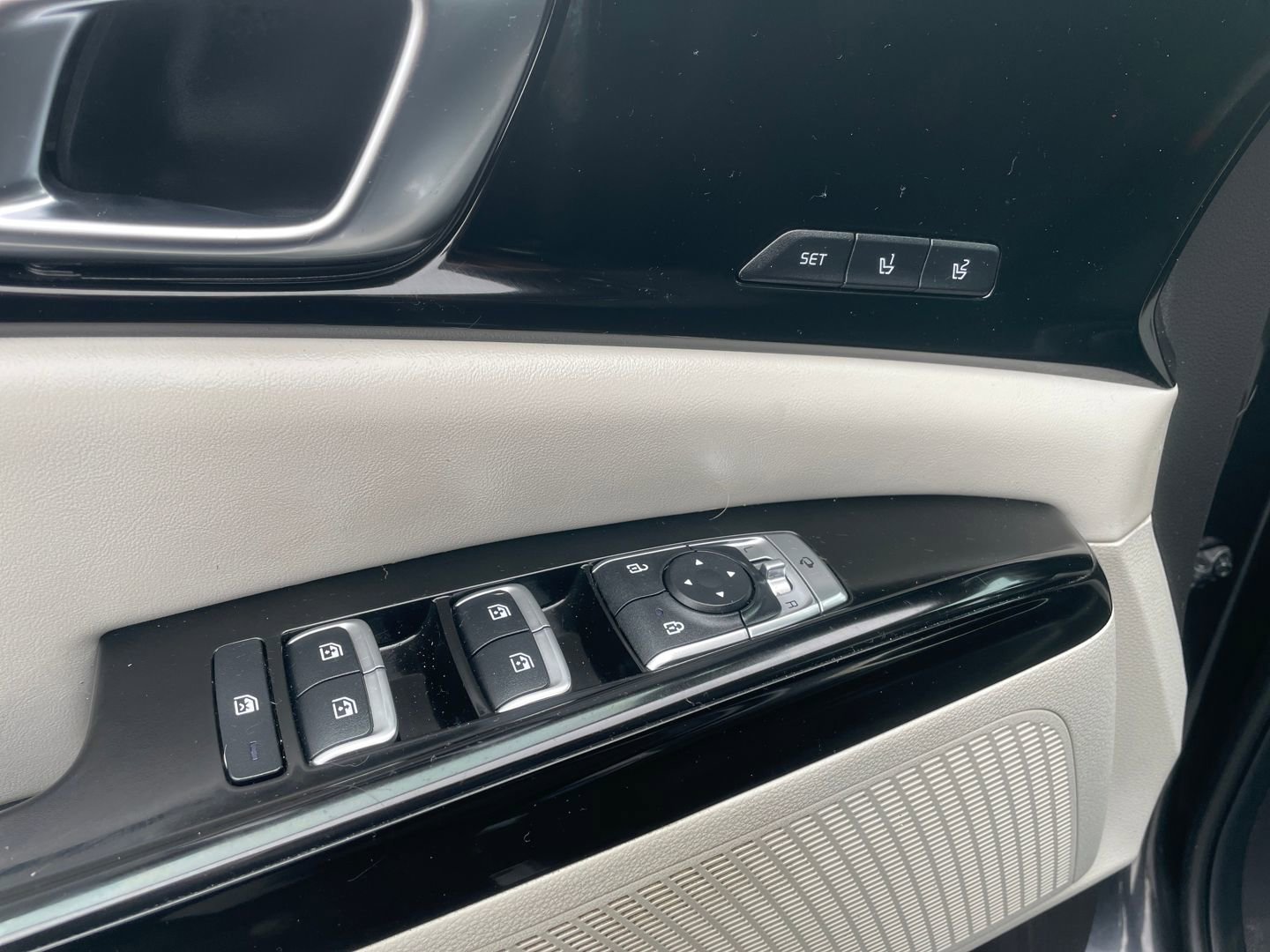 Used 2022 Kia Carnival SX image 11