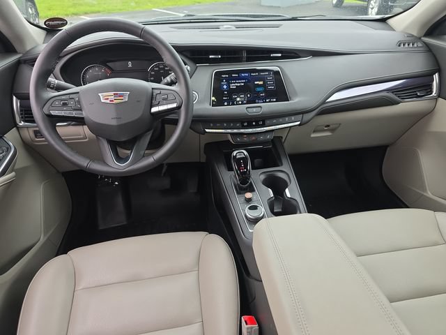 Certified 2023 Cadillac XT4 Luxury w/ Cold Weather Package FWD image 14