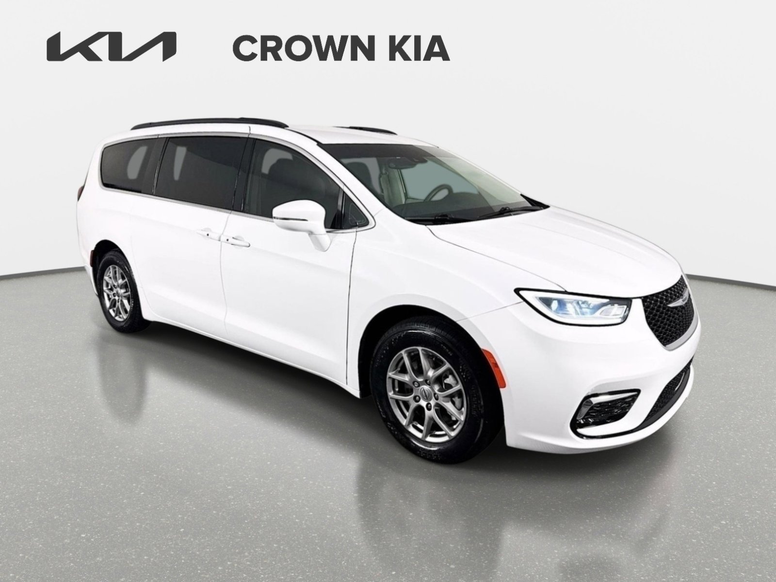 Used 2021 Chrysler Pacifica Touring FWD image 4
