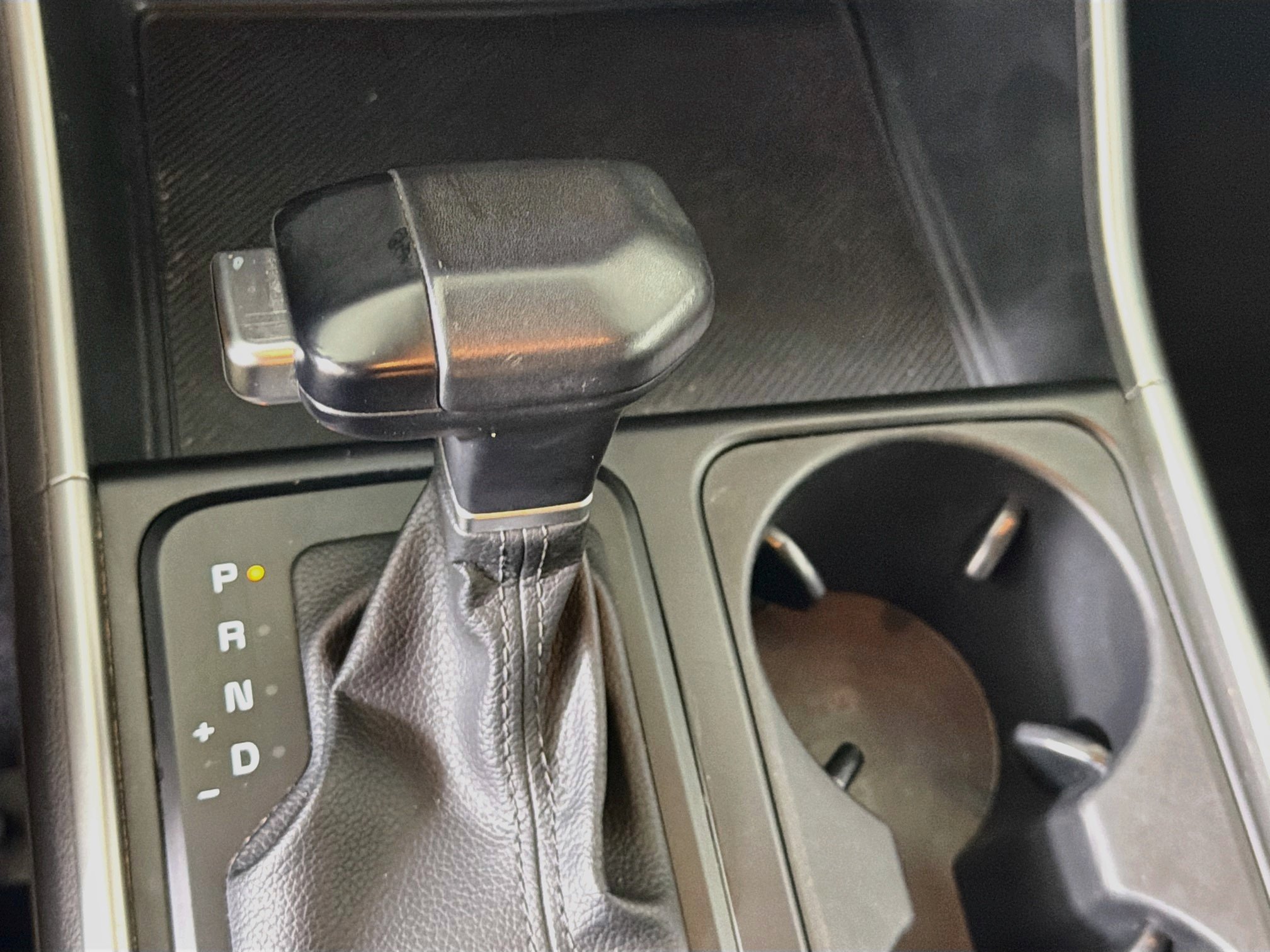 Used 2025 Kia Carnival FWD image 24