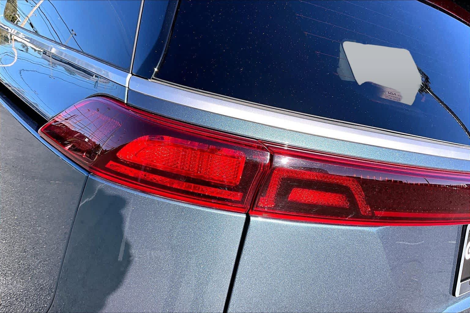 Used 2024 Kia Carnival EX FWD image 29