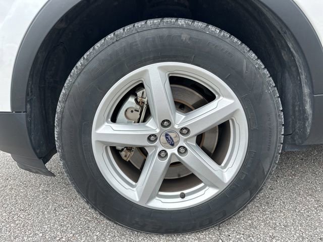 Used 2016 Ford Explorer XLT w/ Equipment Group 202A AWD/4WD image 11