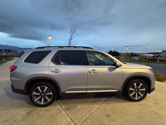 Used 2025 Honda Pilot Touring image 11