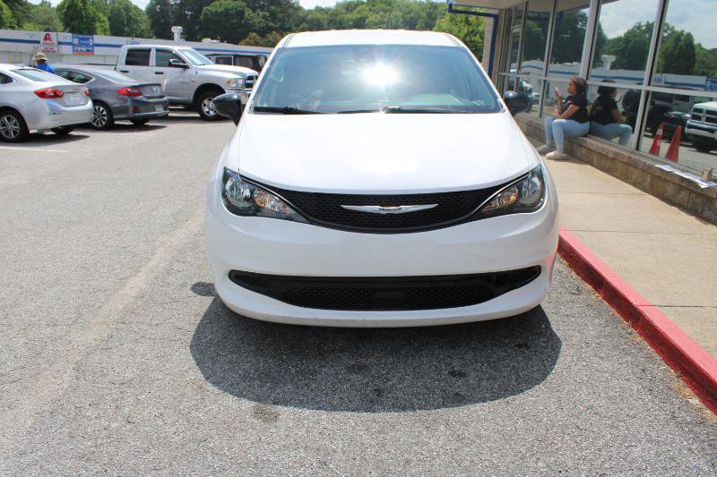 Used 2024 Chrysler Voyager LX FWD image 2