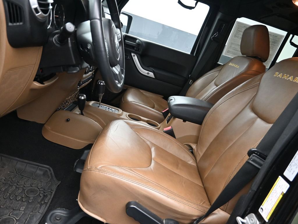 Used 2015 Jeep Wrangler Unlimited Sahara w/ Max Tow Package image 12