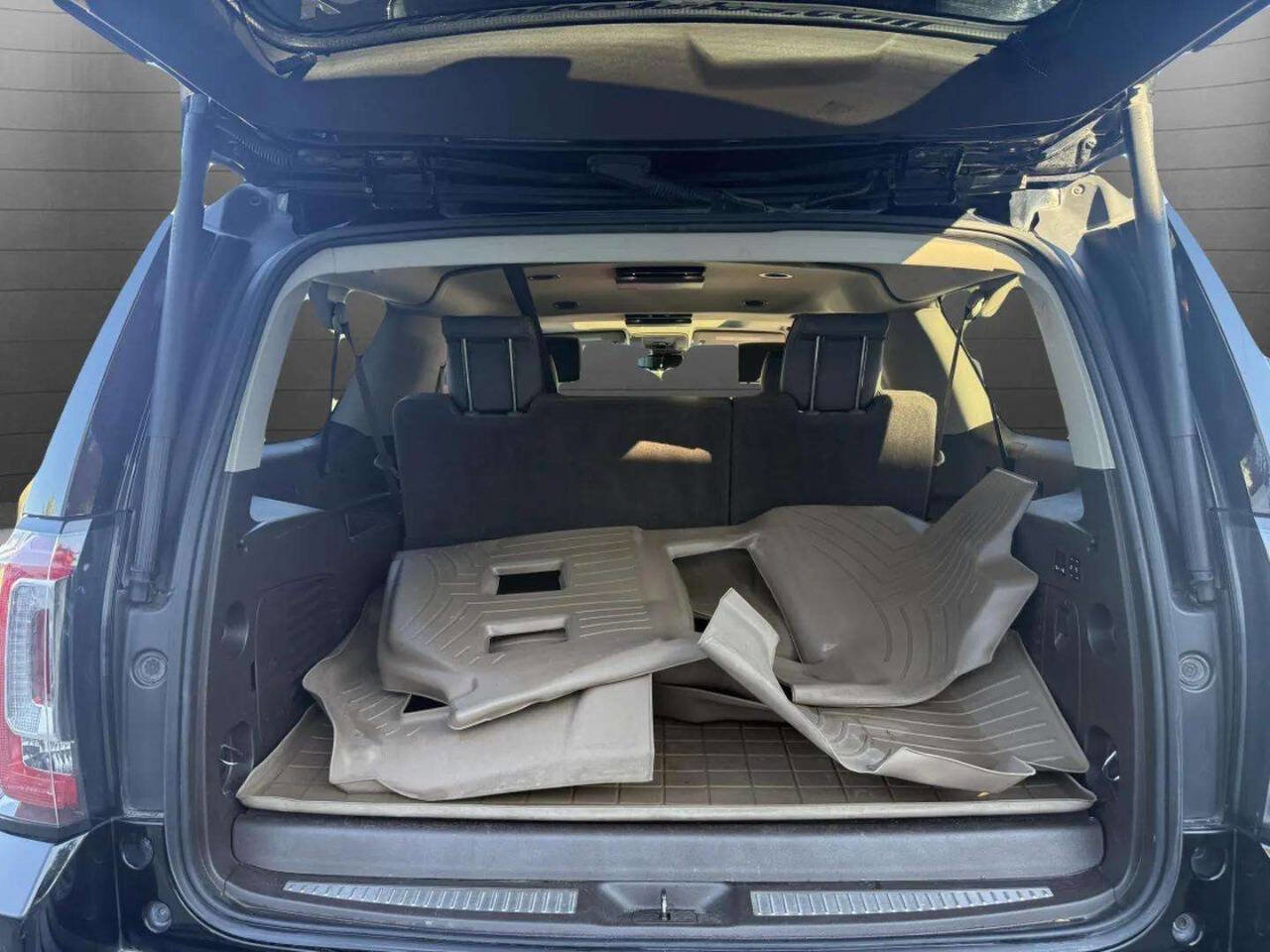 Used 2019 GMC Yukon XL Denali w/ Open Road Package image 17