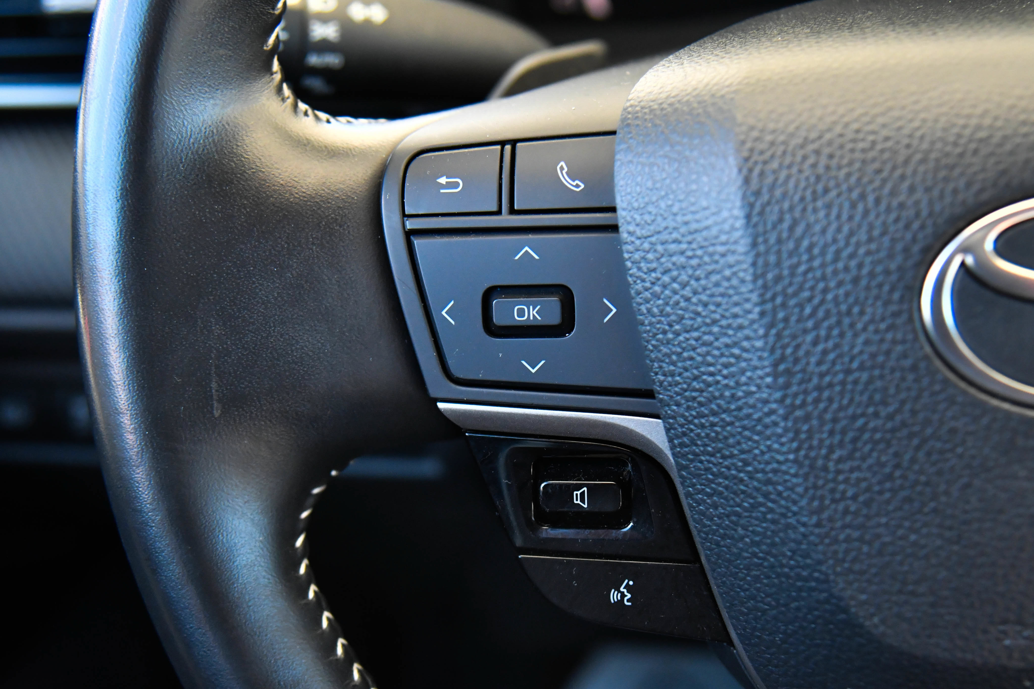 Used 2025 Toyota Camry SE FWD image 34