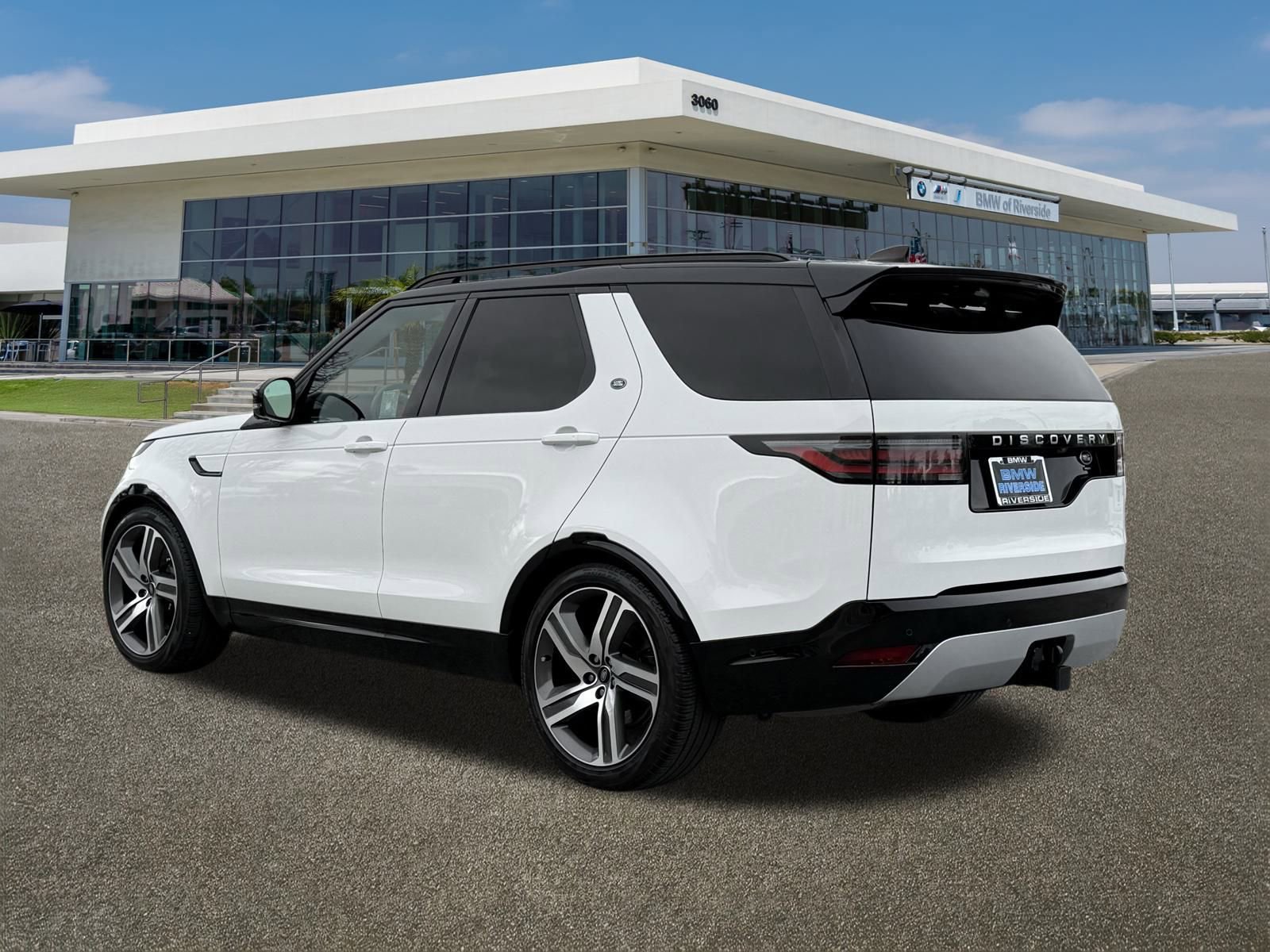 Used 2023 Land Rover Discovery Metropolitan Edition image 8