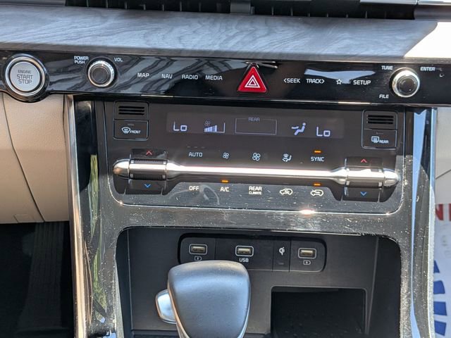 Used 2024 Kia Carnival EX FWD image 19