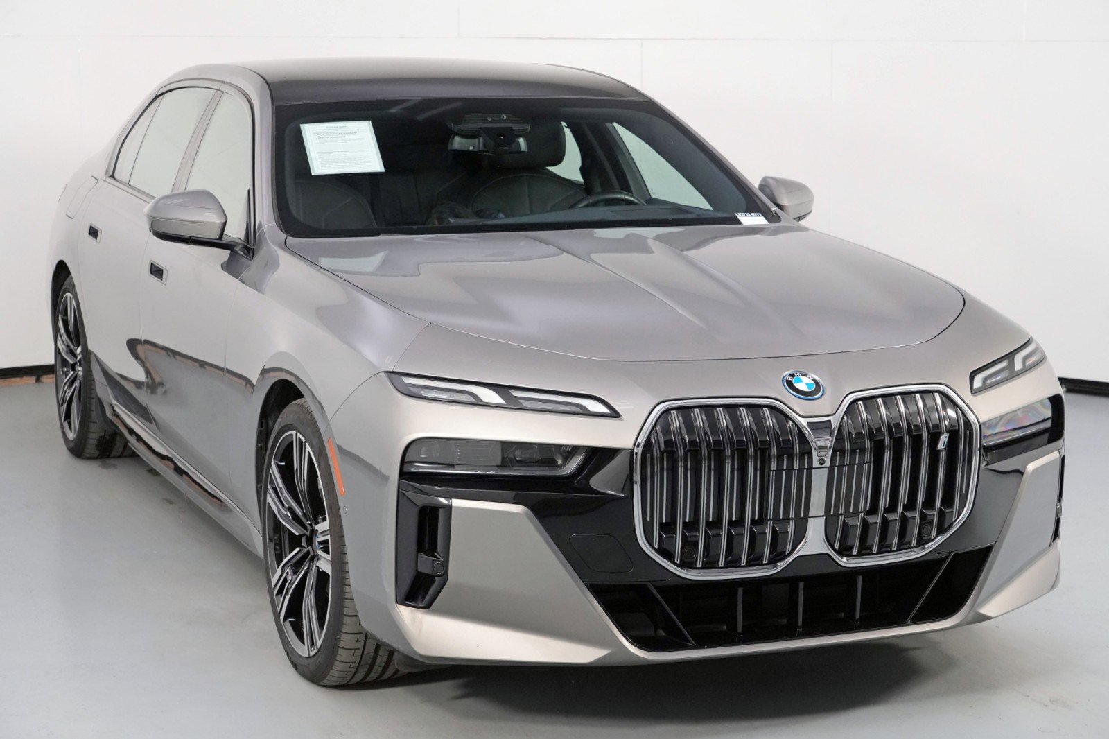 Used 2023 BMW i7 xDrive60 image 66