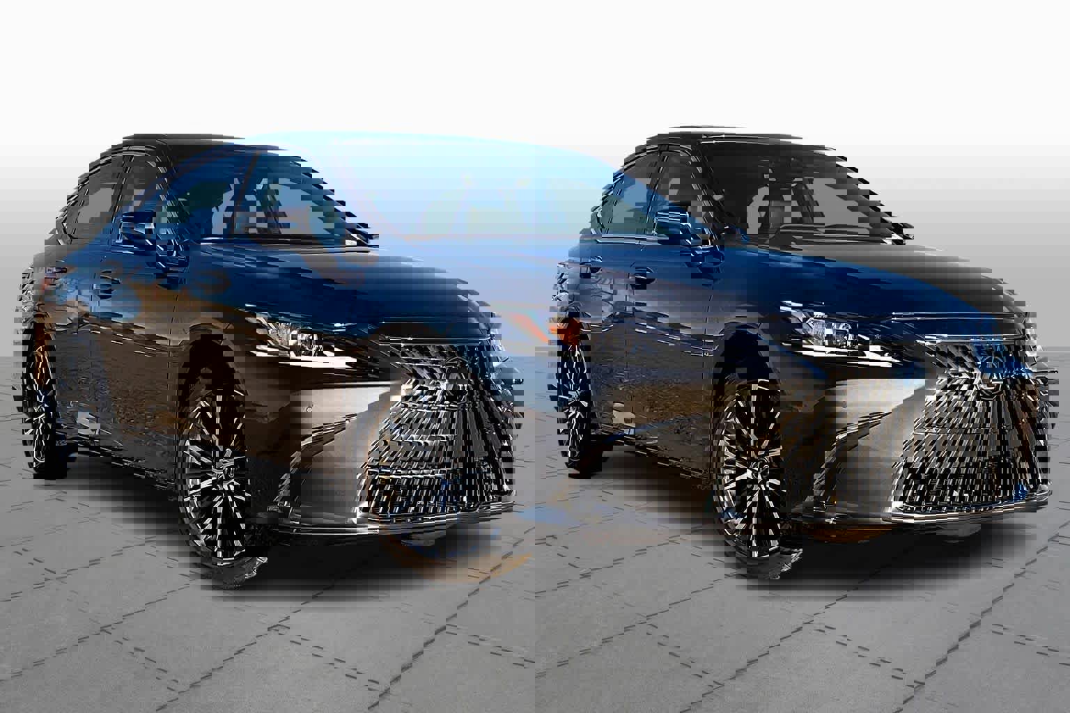 Used 2025 Lexus ES 350 w/ Premium Package image 2