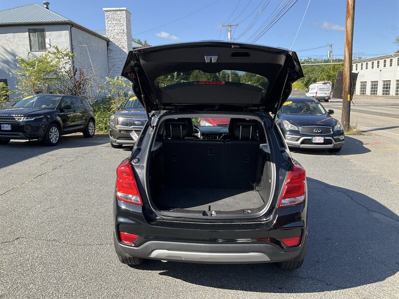 Used 2019 Chevrolet Trax LT w/ Sun & Sound Package AWD/4WD image 12