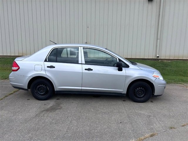 Used 2011 Nissan Versa Sedan image 2