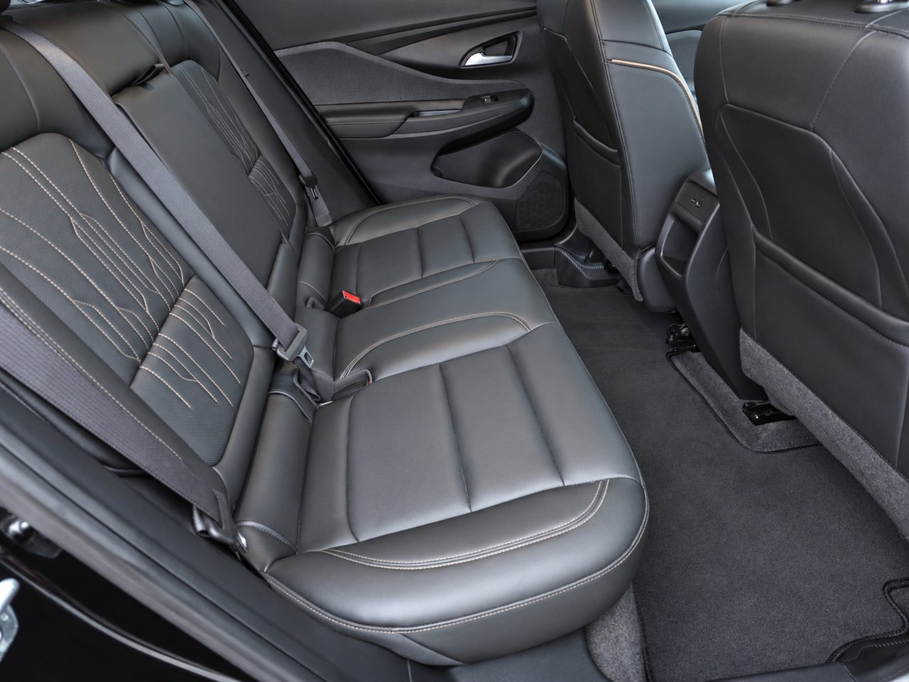Certified 2025 Buick Envista Avenir FWD image 29