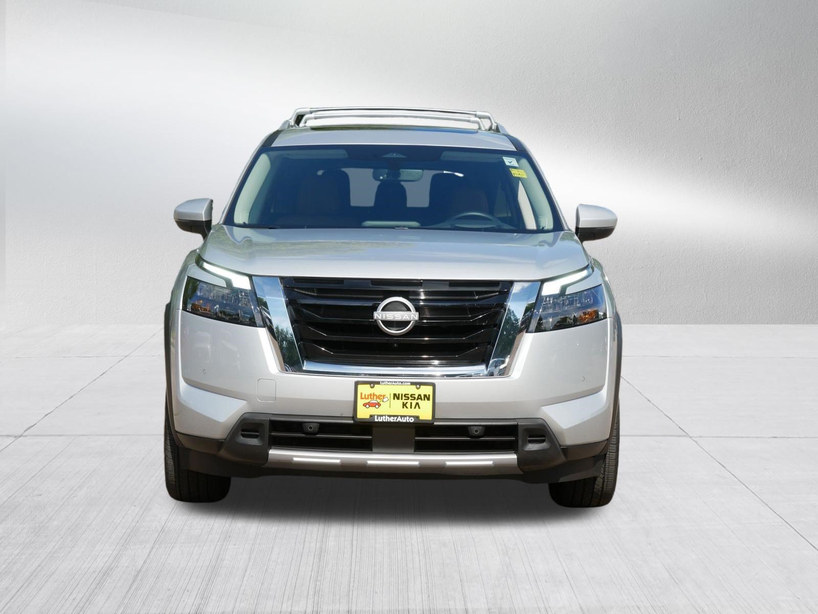 Certified 2025 Nissan Pathfinder Platinum AWD/4WD image 2