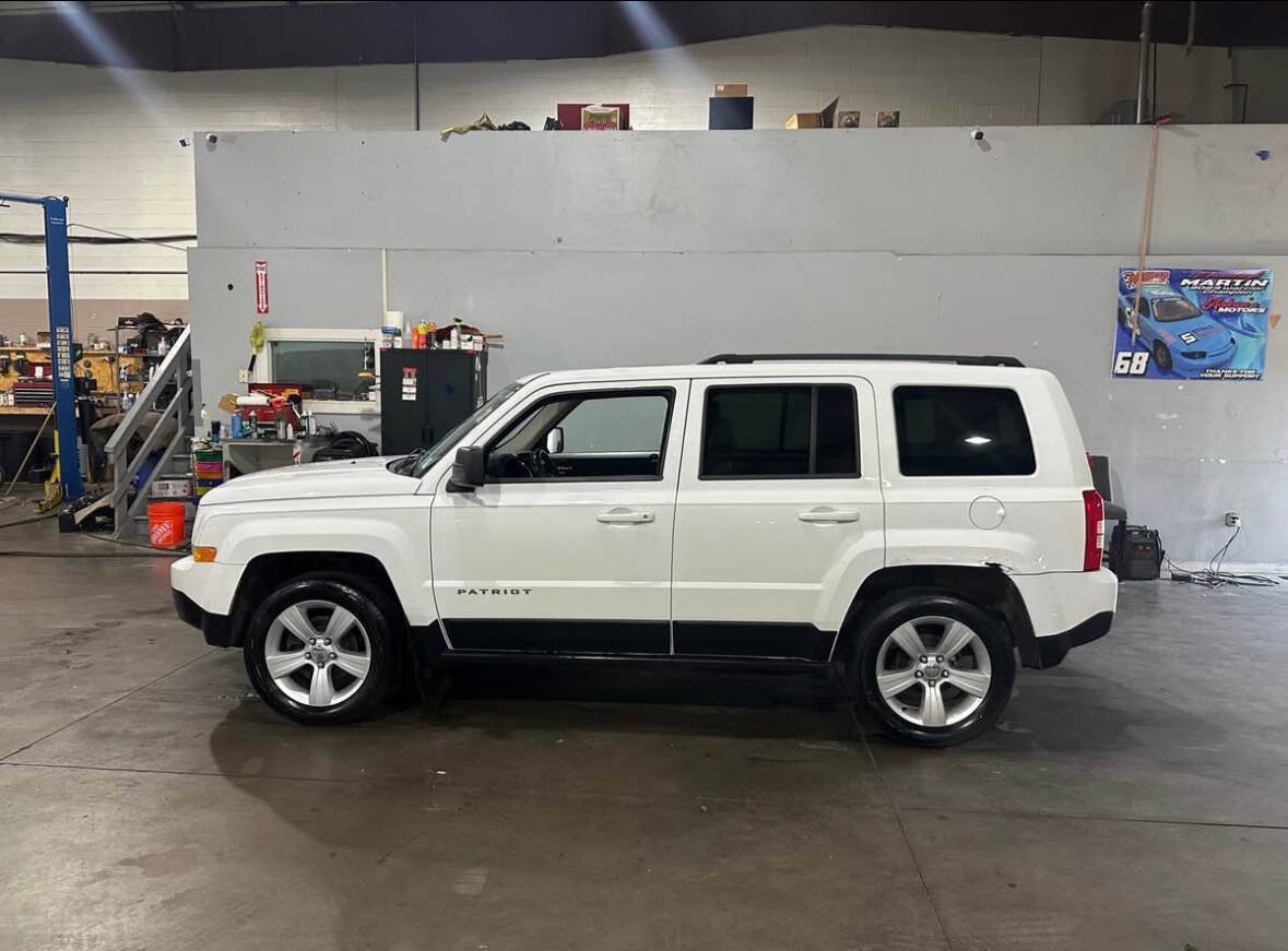 Used 2014 Jeep Patriot Latitude w/ Sun/Sound Group image 8