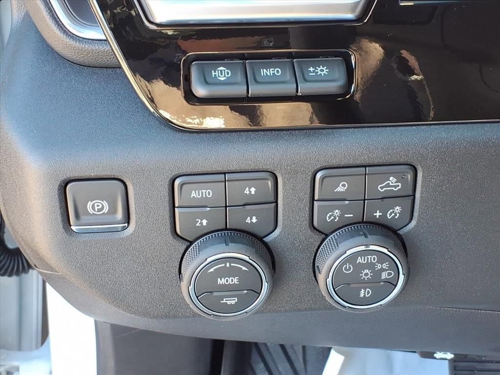 New 2026 Chevrolet Silverado 3500 LTZ w/ LTZ Convenience Package AWD/4WD image 17