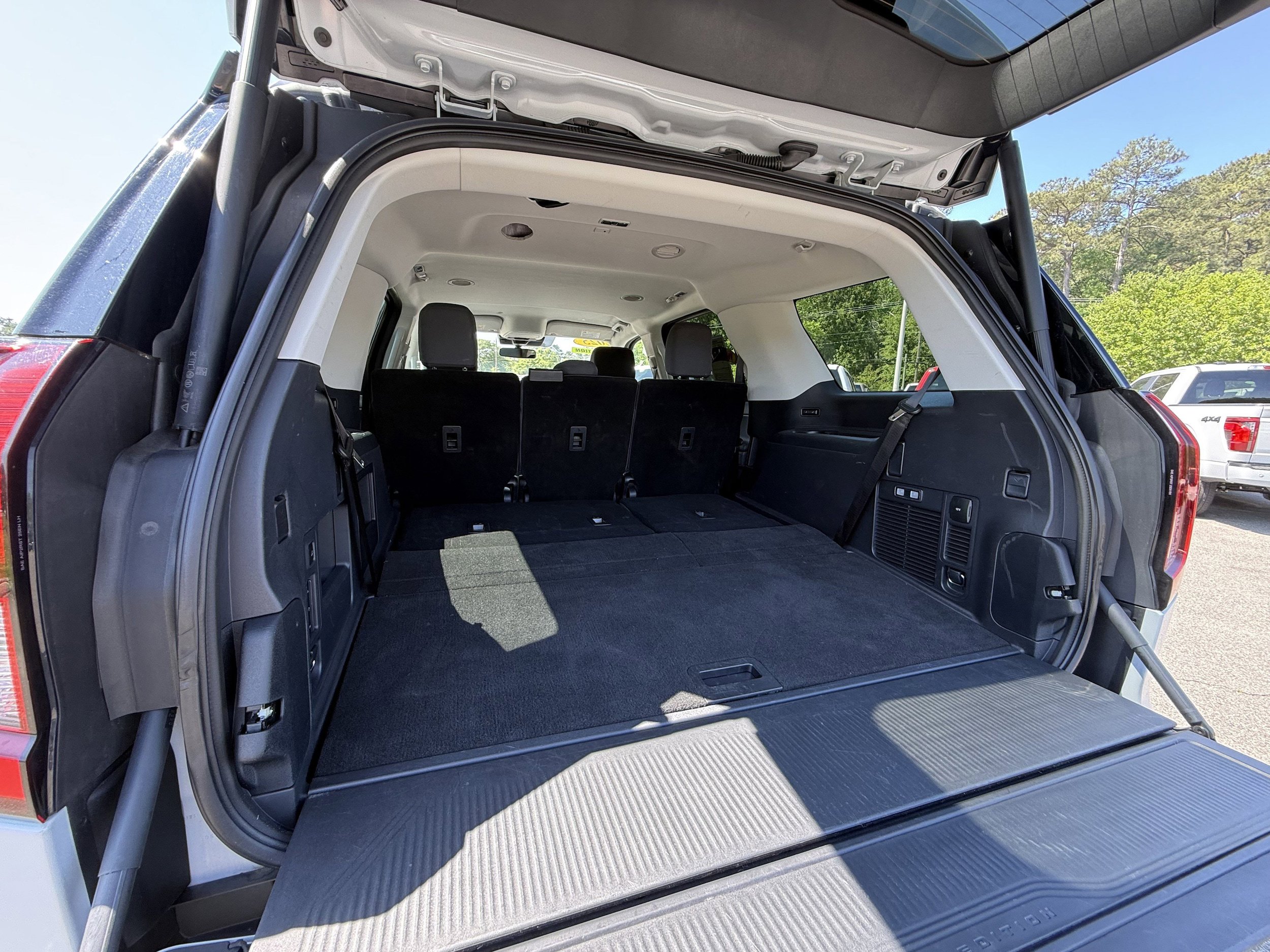 Used 2025 Ford Expedition Active RWD image 28