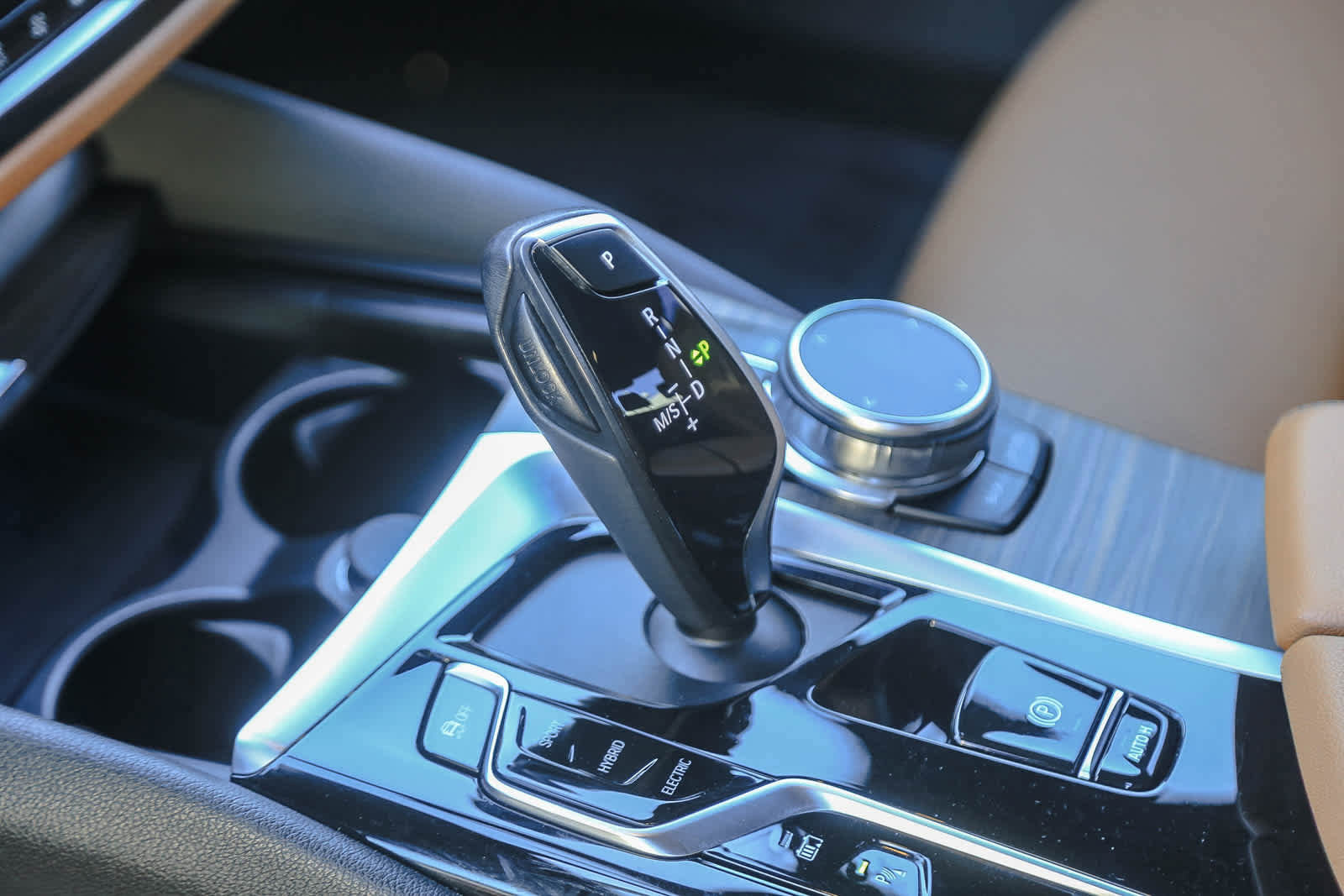 Certified 2023 BMW 530e w/ Convenience Package image 16