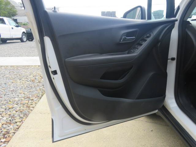 Used 2019 Chevrolet Trax LS FWD image 13