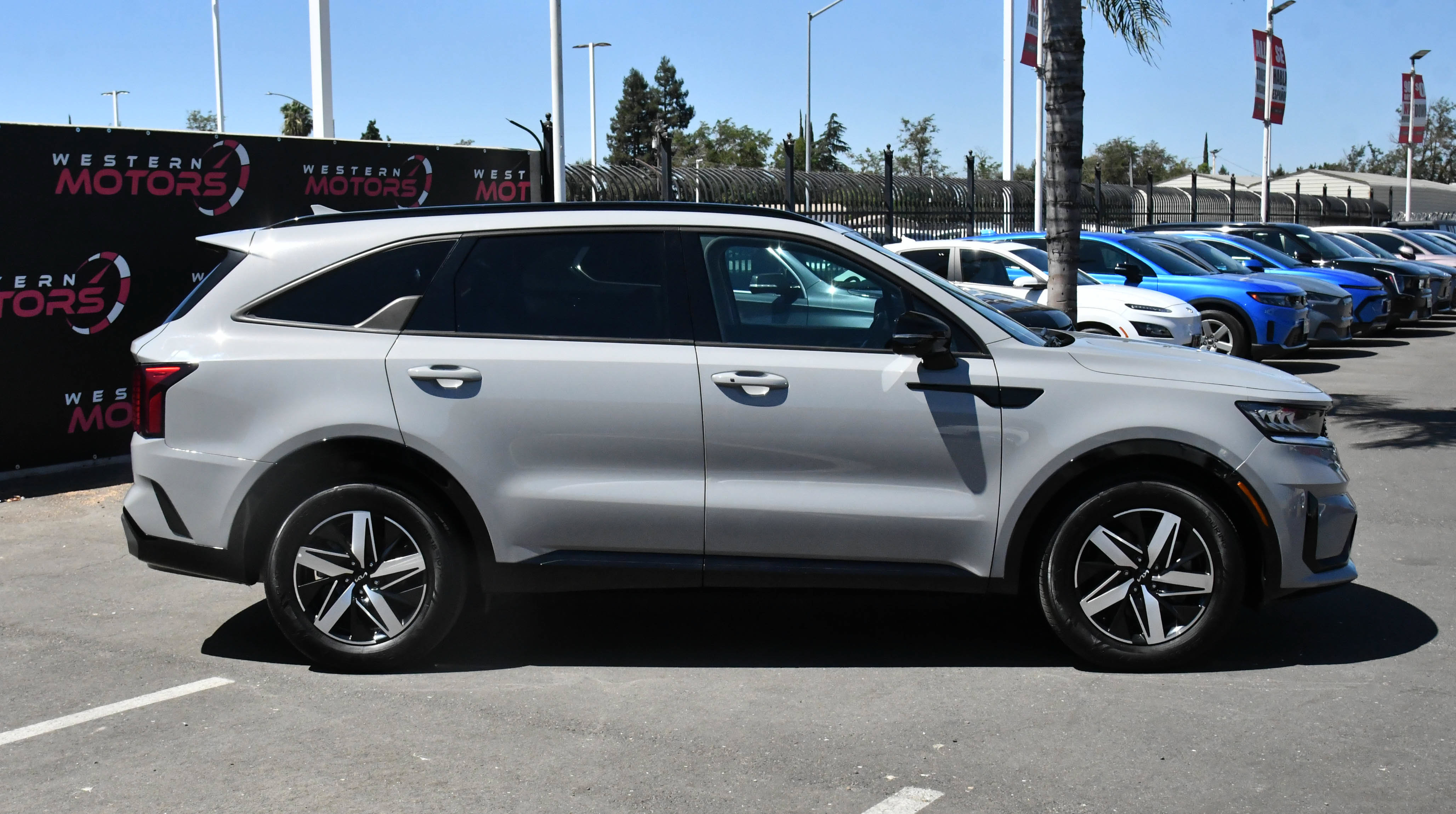 Used 2023 Kia Sorento EX FWD image 9