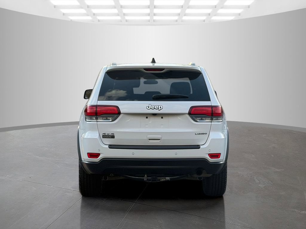 Used 2021 Jeep Grand Cherokee Laredo image 4