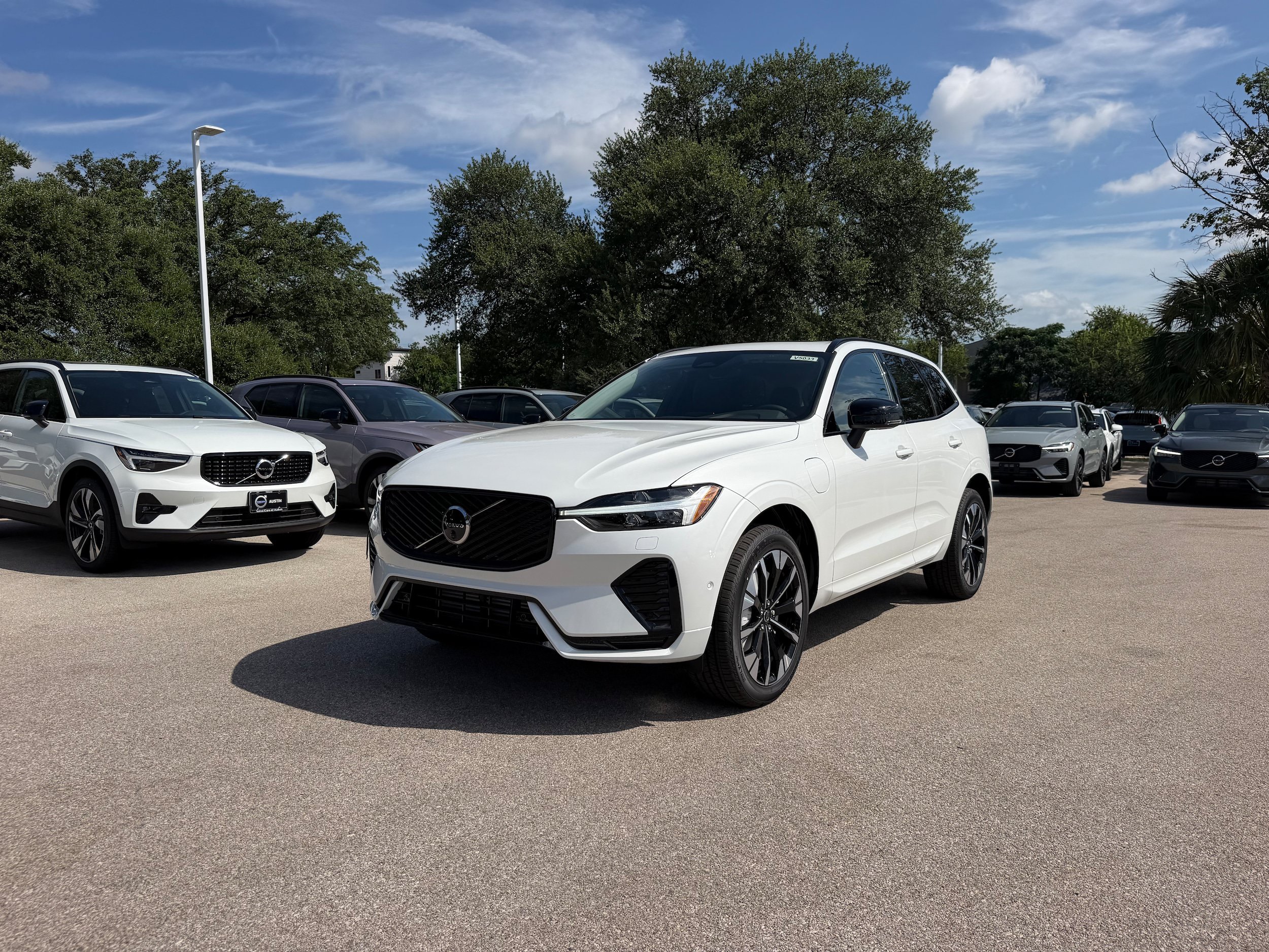 New 2026 Volvo XC60 T8 Plus w/ Protection Package Premier AWD/4WD image 2