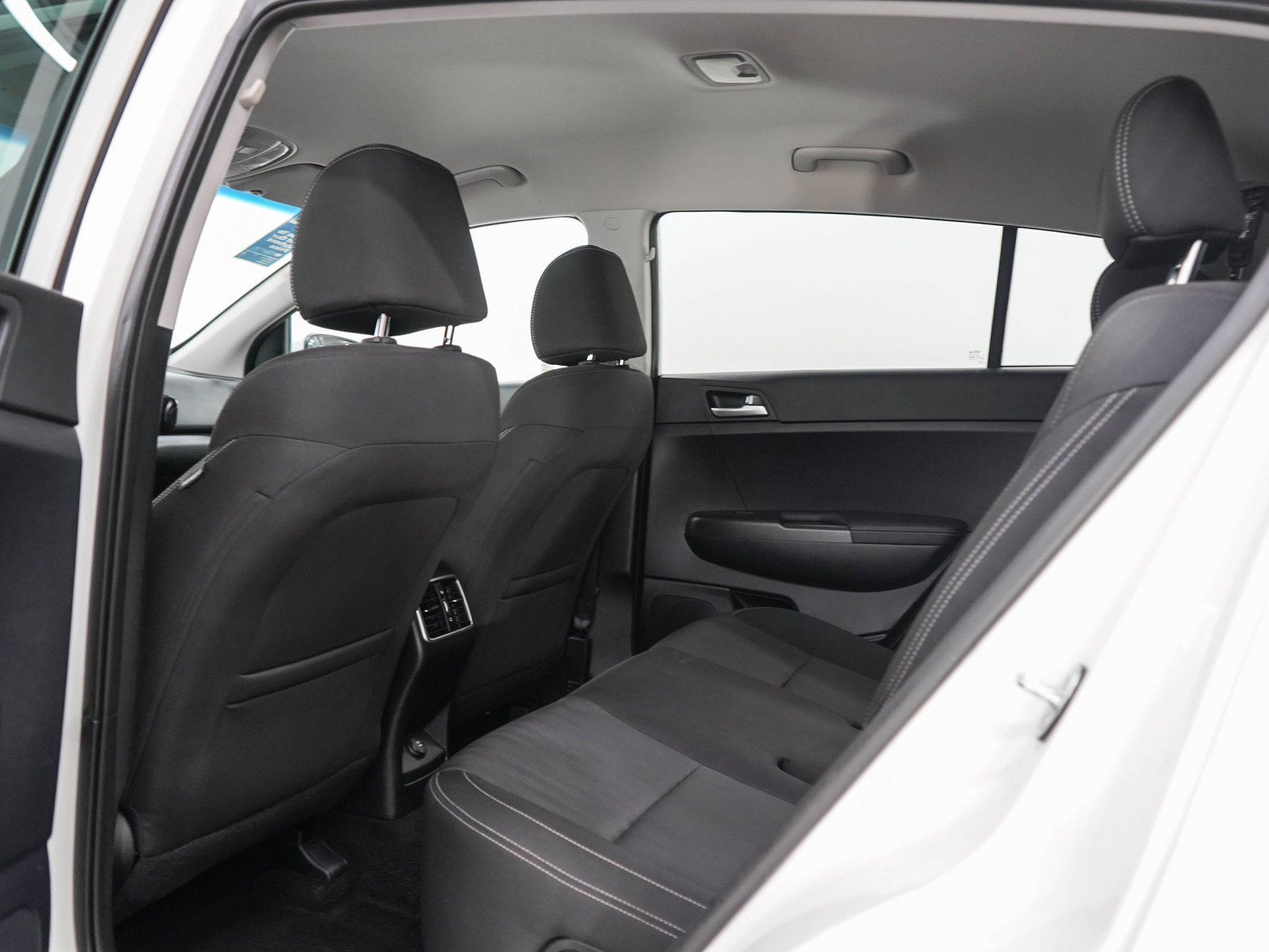 Used 2021 Kia Sportage LX AWD/4WD image 17