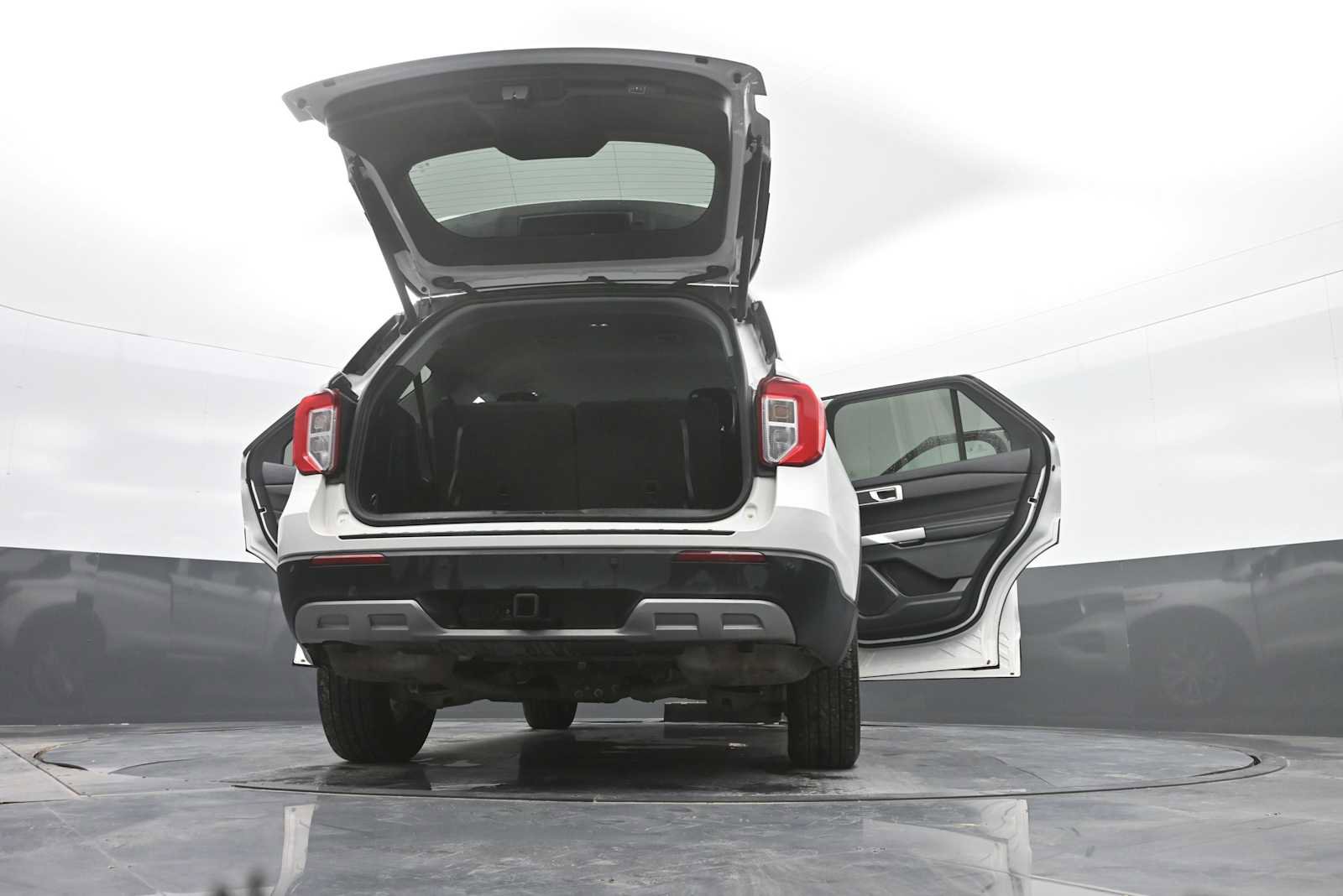 Used 2023 Ford Explorer XLT w/ Equipment Group 202A image 41