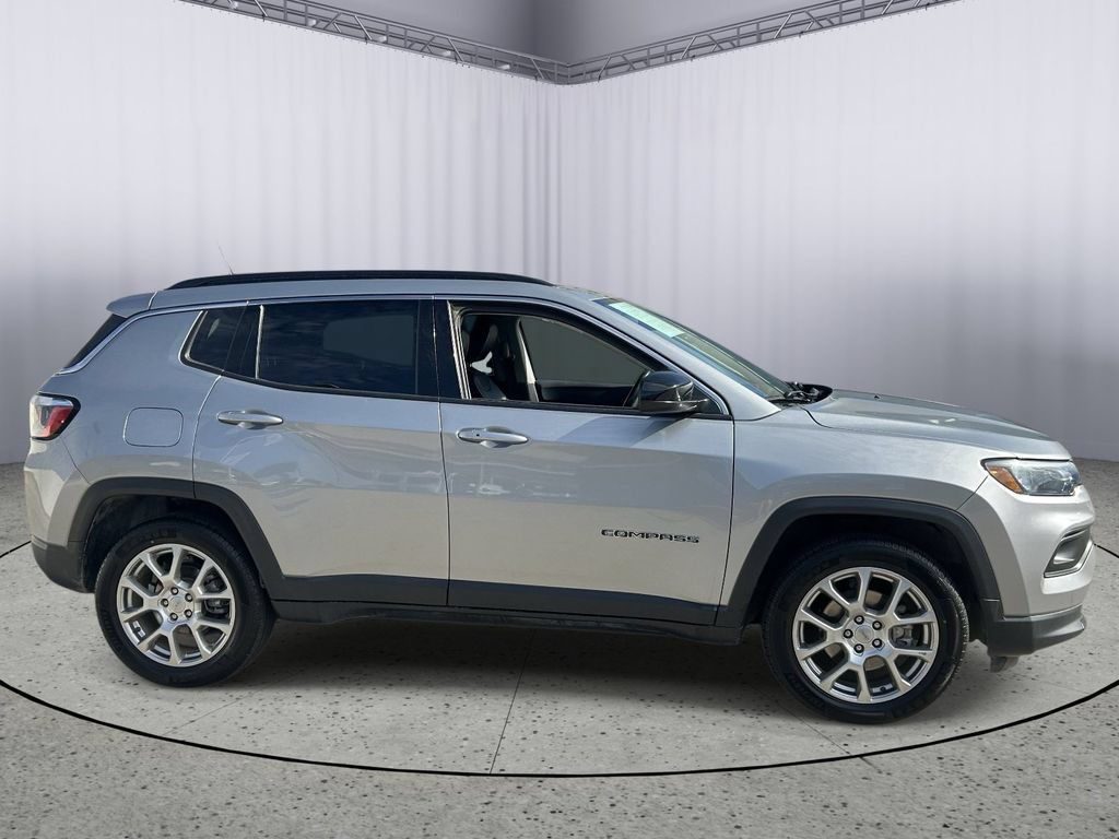 Used 2022 Jeep Compass Latitude AWD/4WD image 6