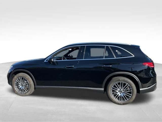 Used 2025 Mercedes-Benz GLC 300 4MATIC image 3