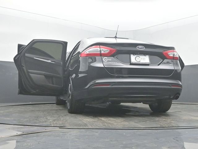 Used 2016 Ford Fusion SE w/ SE Cold Weather Package image 60