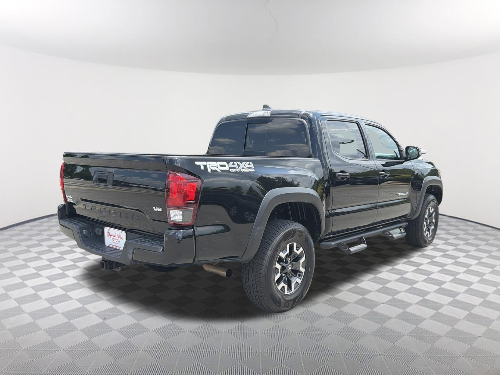 Used 2019 Toyota Tacoma TRD Off-Road AWD/4WD image 17
