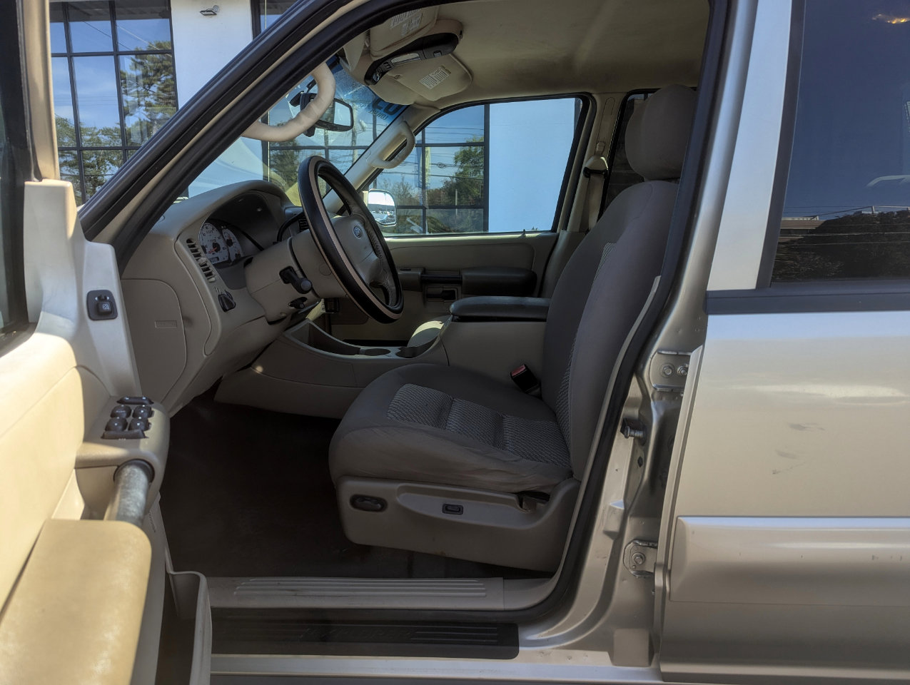 Used 2003 Ford Explorer Sport Trac XLT image 12