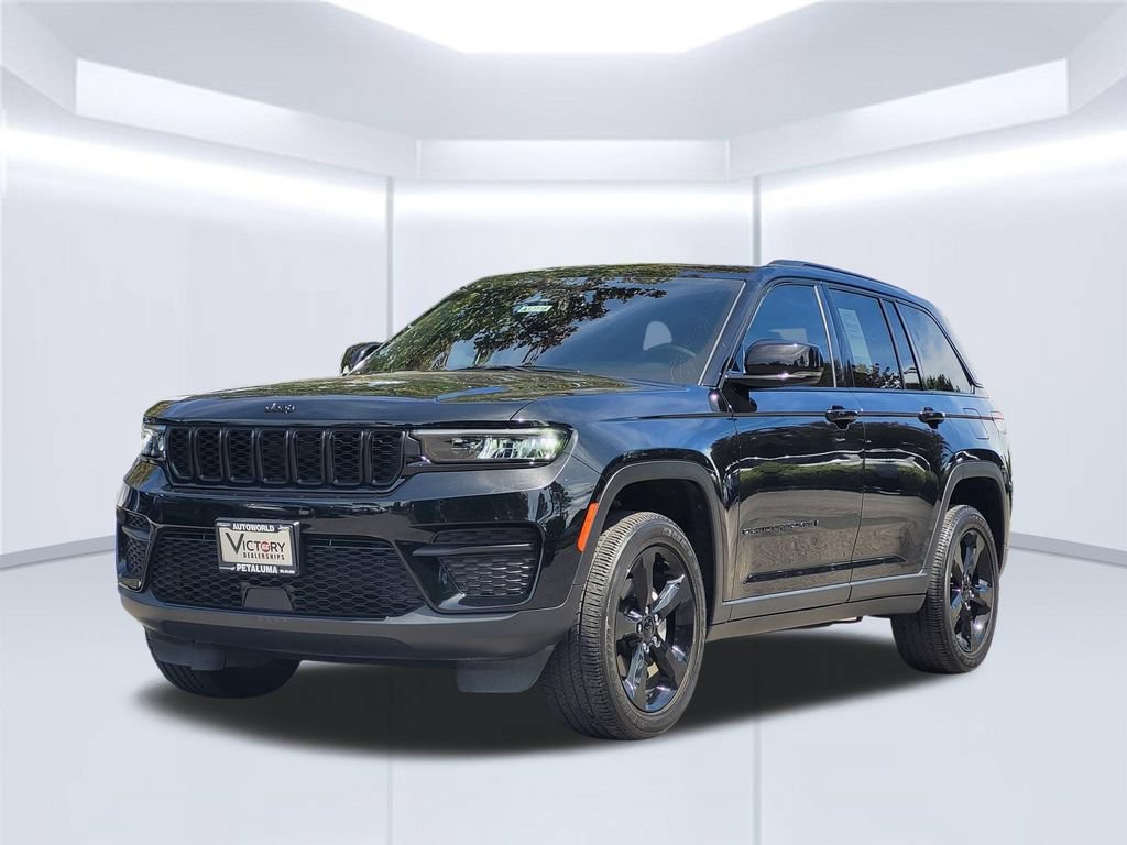 Used 2023 Jeep Grand Cherokee Altitude AWD/4WD image 9