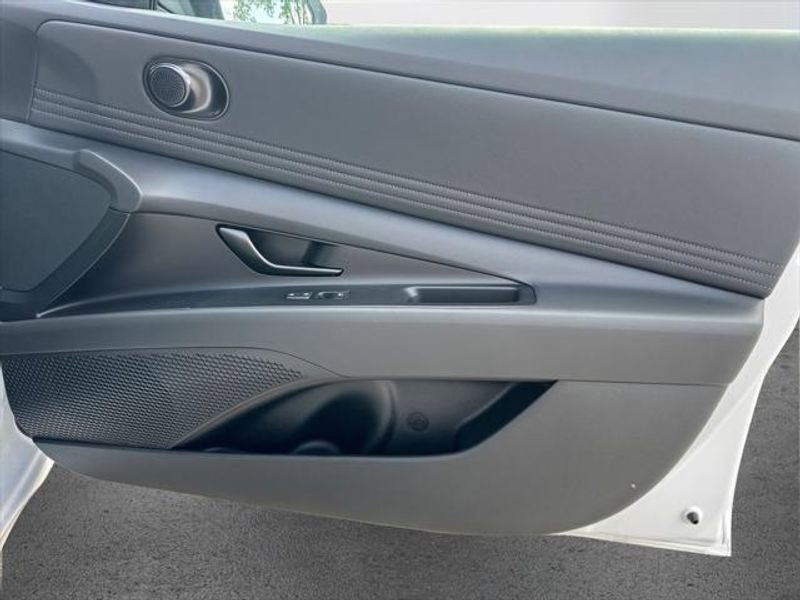 New 2025 Hyundai Elantra SEL image 19