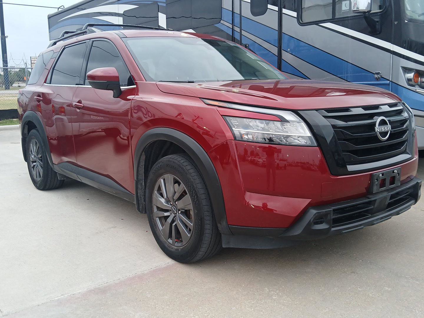 Used 2022 Nissan Pathfinder SV w/ SV Premium Package image 4