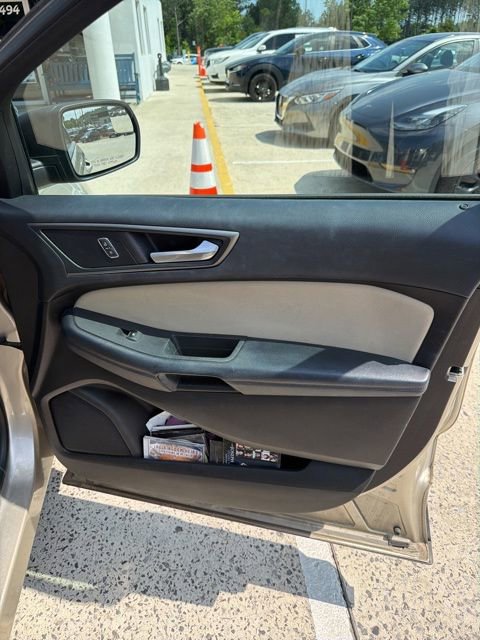 Used 2017 Ford Edge SE FWD image 25