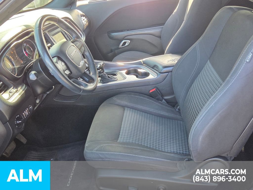 Used 2015 Dodge Challenger SXT RWD image 11