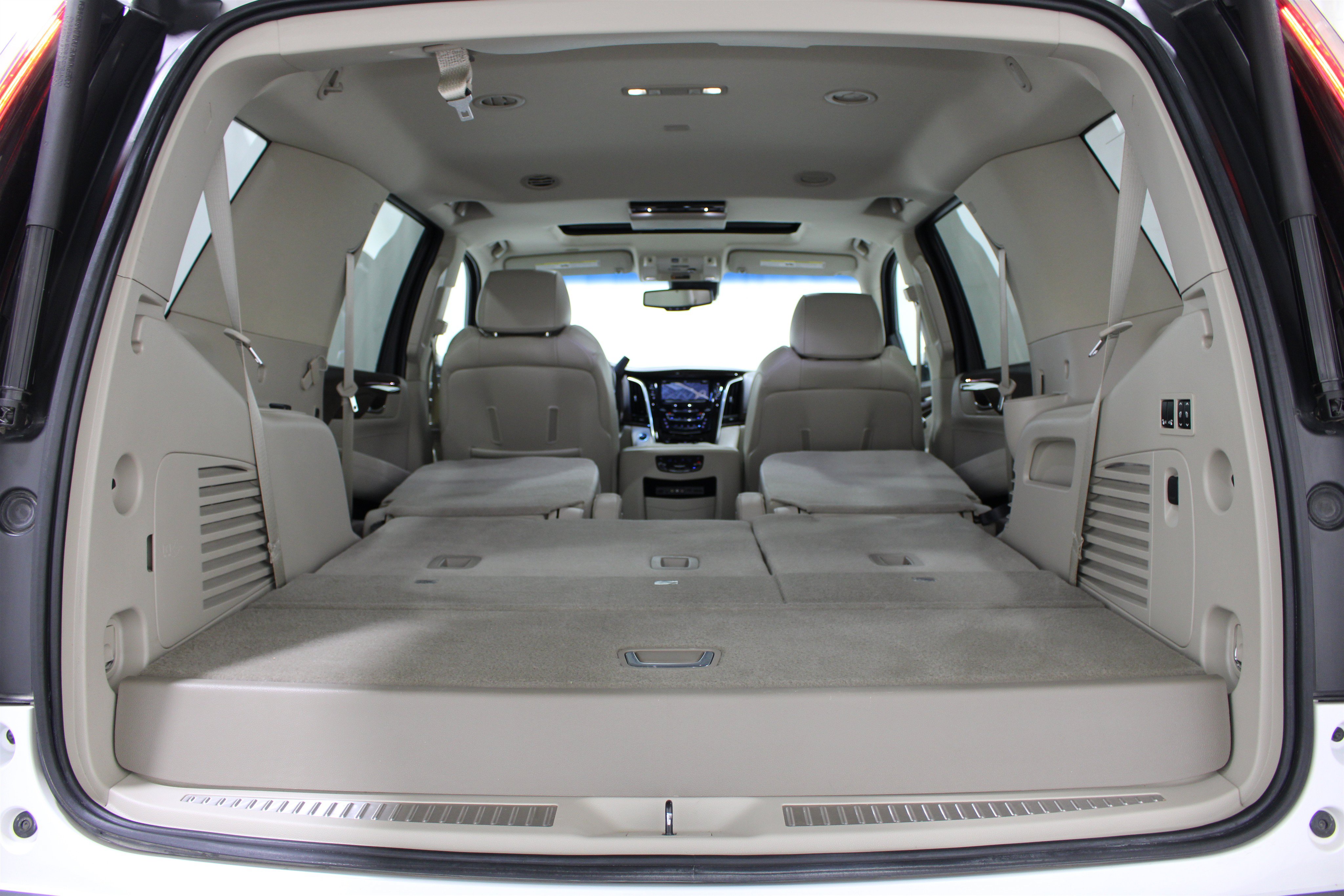 Used 2016 Cadillac Escalade Luxury AWD/4WD image 23