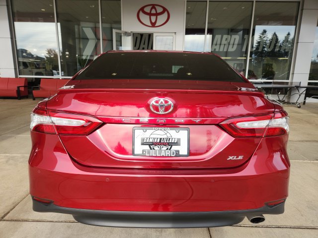 Certified 2018 Toyota Camry XLE FWD image 10