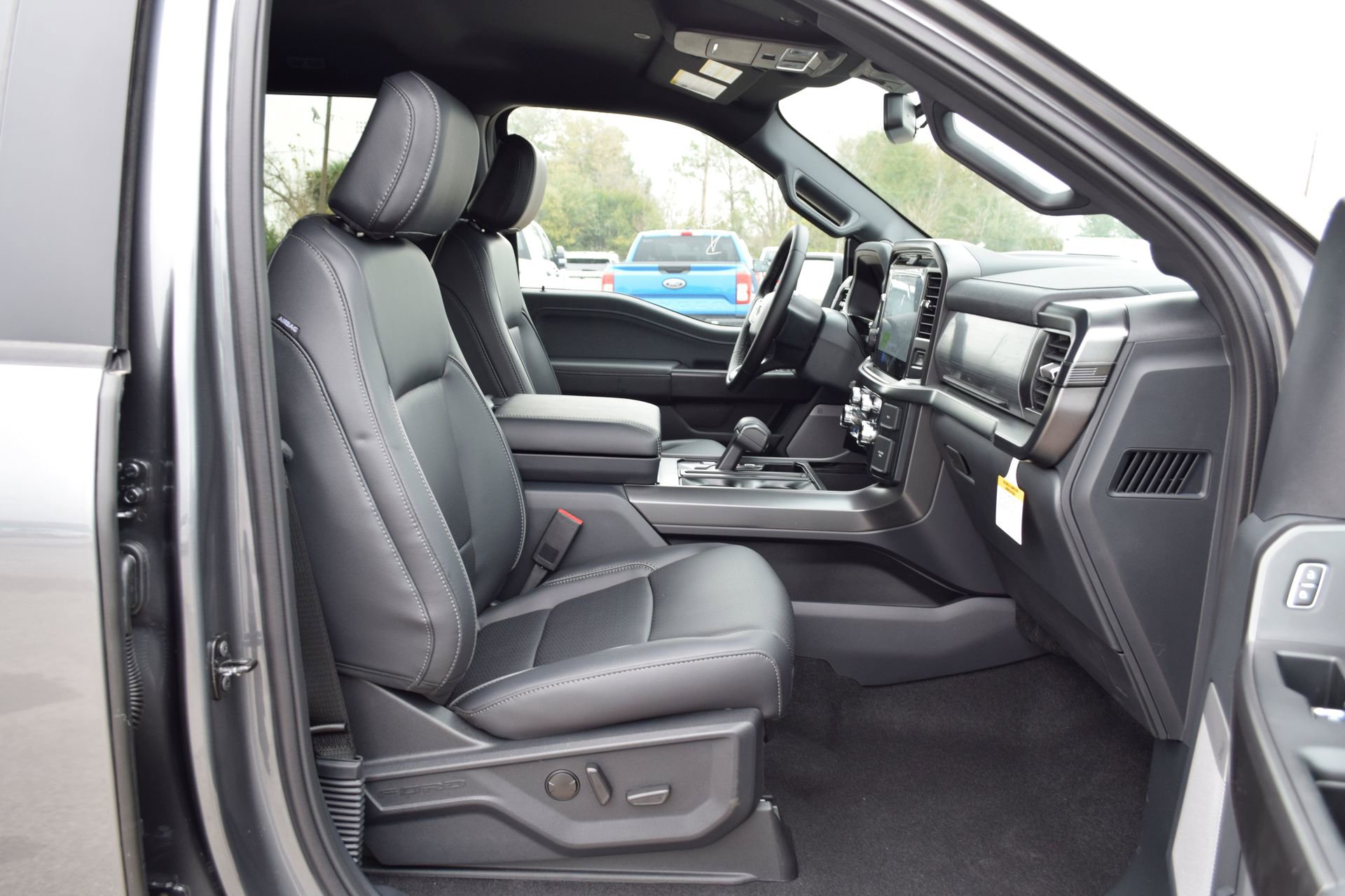 New 2025 Ford F150 Lariat w/ Equipment Group 501A Mid image 23