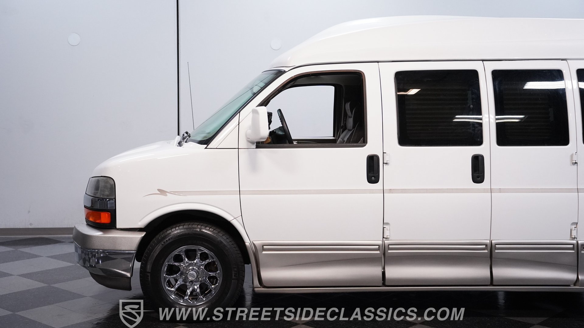 Used 2007 Chevrolet Express 1500 w/ Preferred Equipment Group RWD image 20