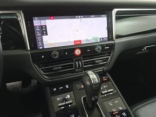 Used 2023 Porsche Macan w/ Premium Package Plus AWD/4WD image 5