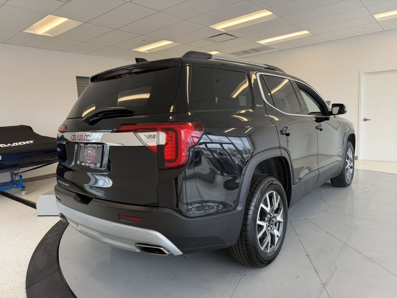 Used 2023 GMC Acadia SLT image 55