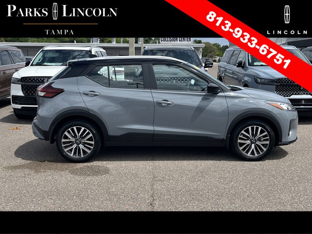 Used 2022 Nissan Kicks SV image 3