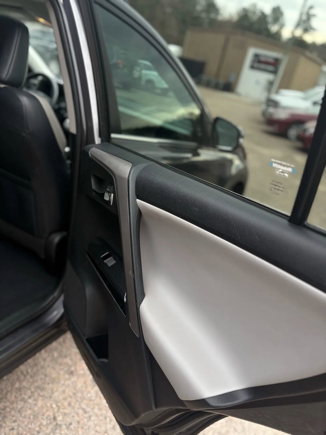 Used 2016 Toyota RAV4 Limited image 29