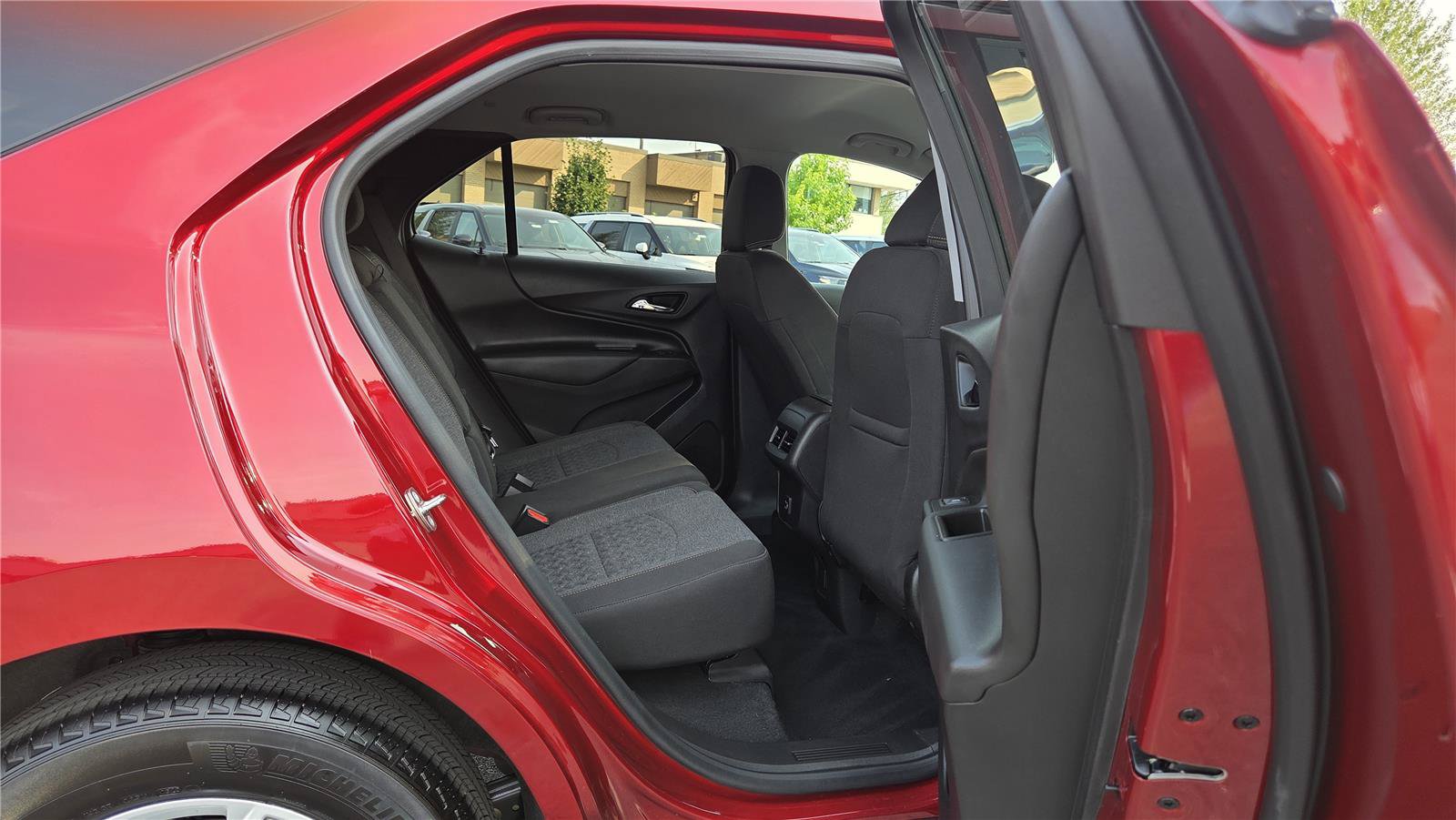 Used 2023 Chevrolet Equinox LT FWD image 36